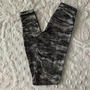 Women’s 2 Lululemon Wunder Under High-Rise Tight 28" Misted Jacquard Black White